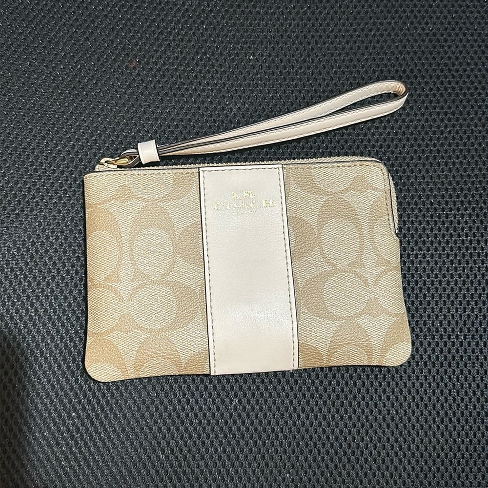 Coach corner zip wristlet in signature canvas